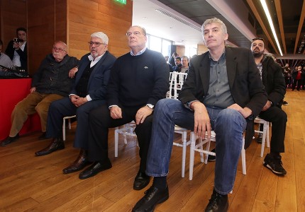 Γιόρτασε ο Θρύλος των επιτυχιών! (Photos)