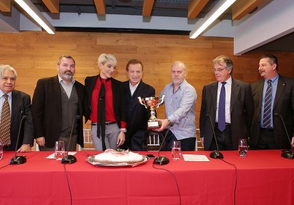 Γιόρτασε ο Θρύλος των επιτυχιών! (Photos)