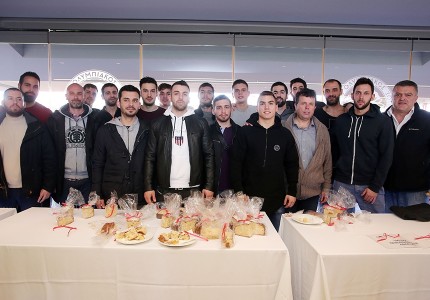Γιόρτασε ο Θρύλος των επιτυχιών! (Photos)