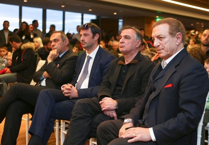 Έκοψαν την πίτα τους και οι Ακαδημίες