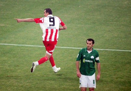 Στα τέσσερα (σταμάτησε ο Θρύλος) και να λέτε ευχαριστώ...