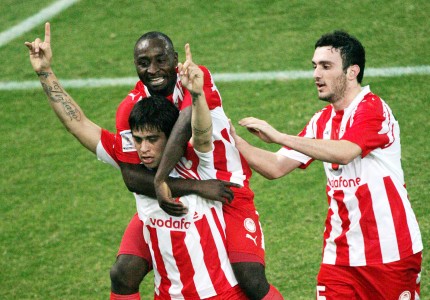 Στα τέσσερα (σταμάτησε ο Θρύλος) και να λέτε ευχαριστώ...