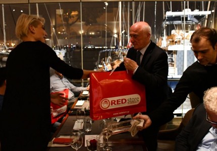 Επίσημο δείπνο παρέθεσε ο Θρύλος (photos)
