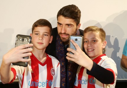 Δίπλα στις σχολές του Θρύλου ο Ανσαριφάρντ! (Photos)