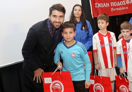 Δίπλα στις σχολές του Θρύλου ο Ανσαριφάρντ! (Photos)
