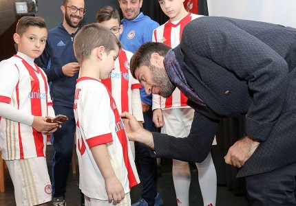 Δίπλα στις σχολές του Θρύλου ο Ανσαριφάρντ! (Photos)