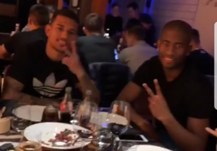 Γευμάτισαν οικογενειακά