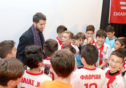 Δίπλα στις σχολές του Θρύλου ο Ανσαριφάρντ! (Photos)