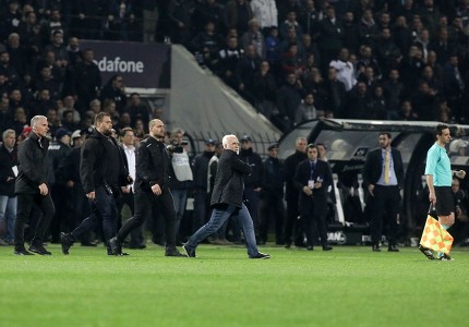 Ξεφτιλίσατε το ποδόσφαιρο! Συγχαρητήρια...