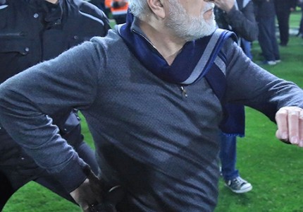 Οι 10 φωτογραφίες του Σαββίδη με το όπλο!