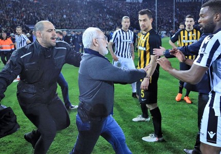 Οι 10 φωτογραφίες του Σαββίδη με το όπλο!