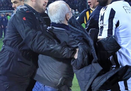 Οι 10 φωτογραφίες του Σαββίδη με το όπλο!