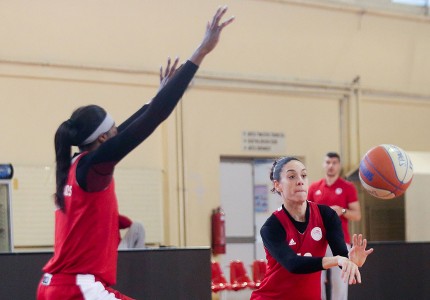 Φορτσάρει για το τρίτο σερί (photos)