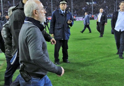 Οι 10 φωτογραφίες του Σαββίδη με το όπλο!