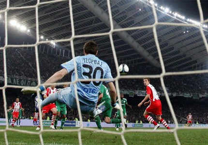 Αγάλματα στο ΟΑΚΑ με το 