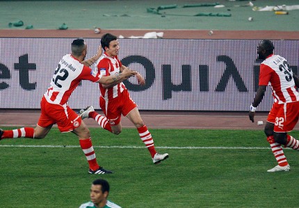 Αγάλματα στο ΟΑΚΑ με το 