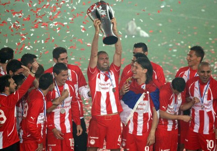 Πρώτη κούπα και φιέστα για τον Β. Μαρινάκη (photos, videos)