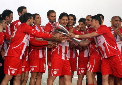 Πρώτη κούπα και φιέστα για τον Β. Μαρινάκη (photos, videos)