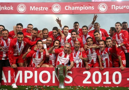 Πρώτη κούπα και φιέστα για τον Β. Μαρινάκη (photos, videos)