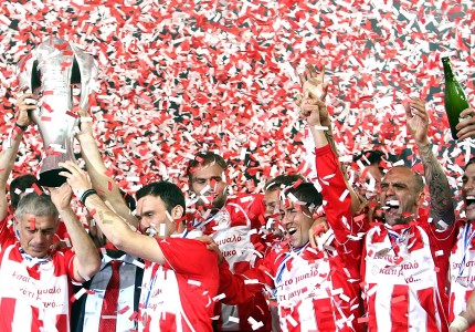 Πρώτη κούπα και φιέστα για τον Β. Μαρινάκη (photos, videos)