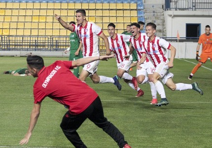 Μπουγέλωμα, πάρτι στα αποδυτήρια και συνθήματα!