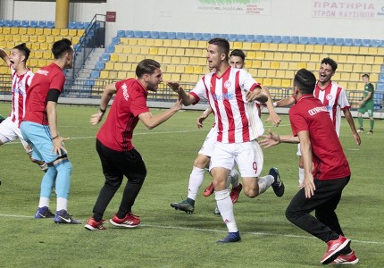 Μπουγέλωμα, πάρτι στα αποδυτήρια και συνθήματα!