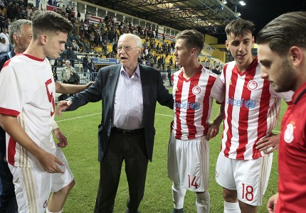 Μπουγέλωμα, πάρτι στα αποδυτήρια και συνθήματα!