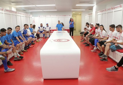 Ο Θρύλος δίπλα στα Special Olympics! (Photos+Video)