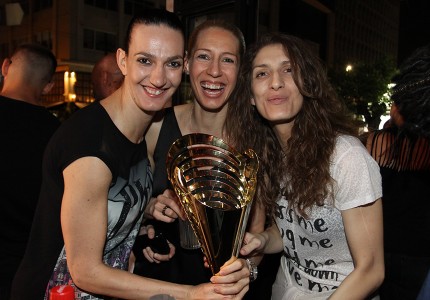 Έτσι γιορτάζουν οι αήττητες νταμπλούχες! (photos)