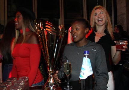 Έτσι γιορτάζουν οι αήττητες νταμπλούχες! (photos)