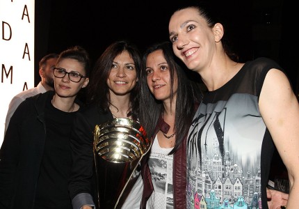 Έτσι γιορτάζουν οι αήττητες νταμπλούχες! (photos)