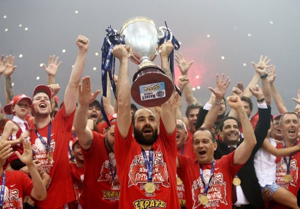 Όταν βγήκαν οι... σκούπες! (photos, video)