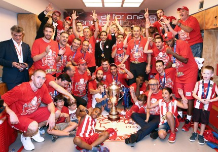 Όταν βγήκαν οι... σκούπες! (photos, video)