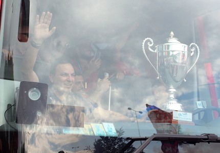 Αποθέωση για τον Θρύλο που σήκωσε ψηλά την ελληνική σημαία!