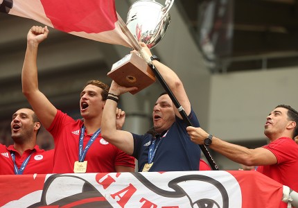 Αποθέωση για τον Θρύλο που σήκωσε ψηλά την ελληνική σημαία!