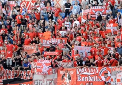 Εεεεε οοοοο παντού θα προσκυνάτε τον Ολυμπιακό...