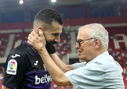 Βραβεύθηκε και αποθεώθηκε ο Σιόβας (photos)
