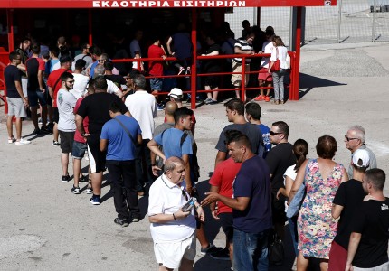 Ολυμπιακέ μαζί σου! Ουρές για ένα εισιτήριο! (photos)