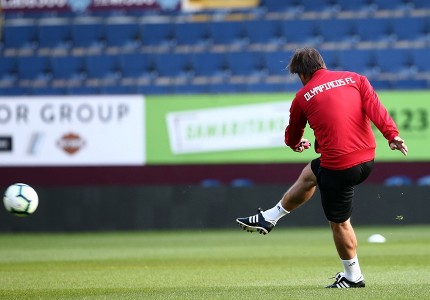 Τερματοφύλακας ο Καρεμπέ, σε σουτ του Μαρτίνς!