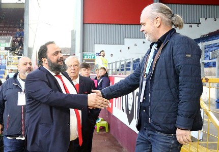 Δίπλα στον Θρύλο ο Βαγγέλης Μαρινάκης (photos)