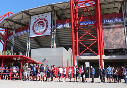 Ολυμπιακέ μαζί σου! Ουρές για ένα εισιτήριο! (photos)