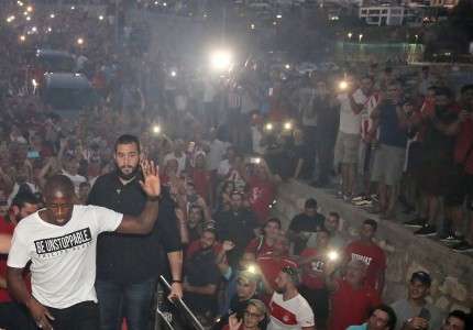 Η... τρέλα του κόσμου για Τουρέ (photos)