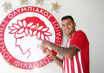 Έβαλε τα ερυθρόλευκα (photos)