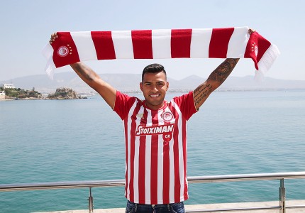 Έβαλε τα ερυθρόλευκα (photos)