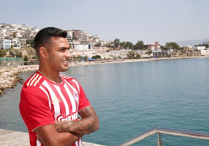 Έβαλε τα ερυθρόλευκα (photos)