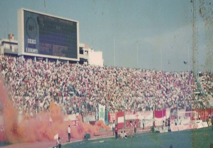 Ο κόσμος του Ολυμπιακού δεν ήταν ποτέ καναπεδάκιας. Στο χέρι είχε το κασκόλ, όχι το τηλεκοντρόλ...