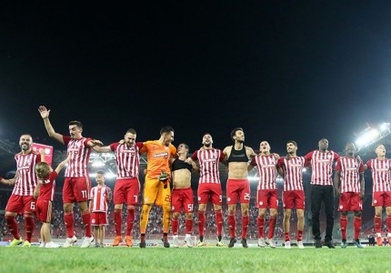 ΑΥΤΗ την ομάδα δεν μπορεί να την σταματήσει κανείς αγωνιστικά!!!!