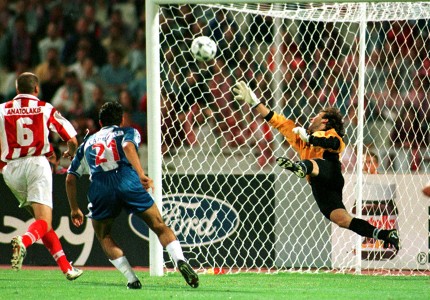 Ένα κοντρόλ, ένα βολέ και... φιλάκια! (photos, video)