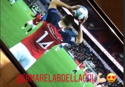 Βλέπει... Ομάρ ο Καμαρά (photo)