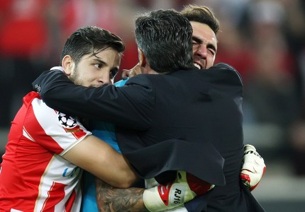 Η μεγάλη νίκη και τα «ερυθρόλευκα» πειράγματα (photo)